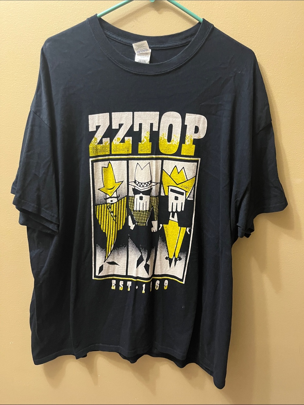 Gildan Black ZZ Top Graphic Tee with Yellow and White Print 2019